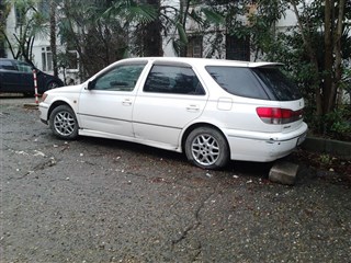Toyota Venza универсал 2000 г.