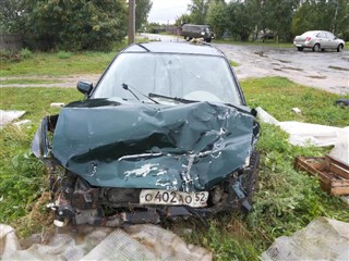 Mazda 323 хэтчбек 5 дв. 1998 г.